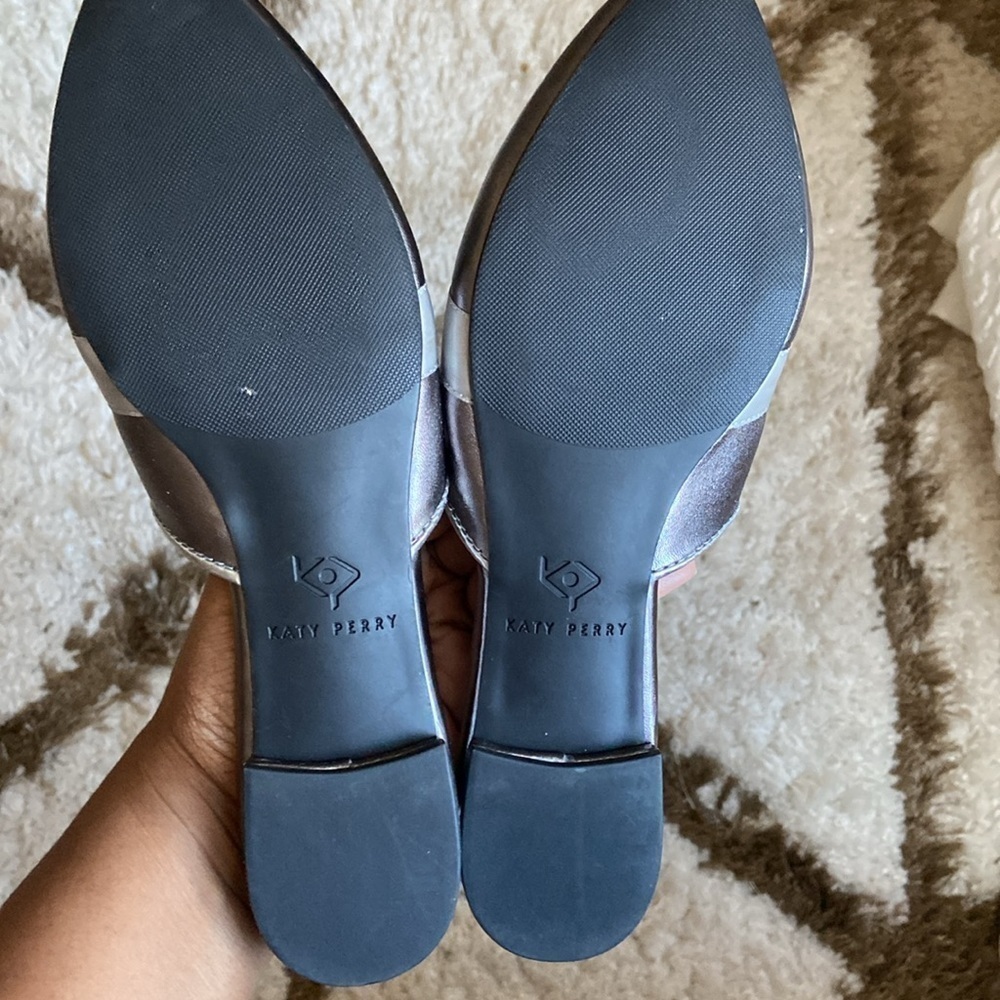 Katy Perry Collections The Stephanie Silver Gift Wrap Bow Mules Slippers Flats - Picture 3 of 9
